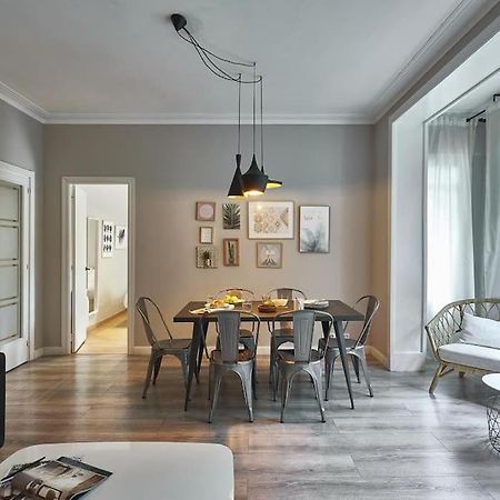Magnificent 4 Bedroom Apartment In Eixample Barcelona Luaran gambar
