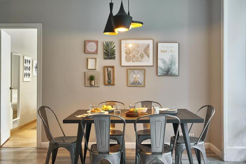 Magnificent 4 Bedroom Apartment In Eixample Barcelona Luaran gambar