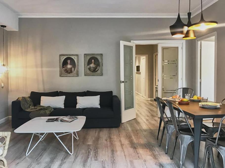 Magnificent 4 Bedroom Apartment In Eixample Barcelona Luaran gambar